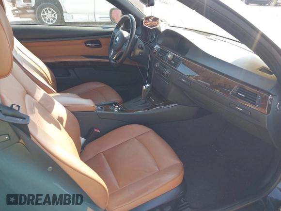2013 BMW 3 Series 328i z VIN WBADW7C5XDE732643, wystawiony jako IAAI lot #41665789 z przebiegiem Nie podano mil oraz . Historia ofert i sprzedaży dostępna na DreamBid. Obrazek 5.