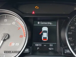 2015 Audi S5 Premium Plus z VIN WAUCGAFR7FA005913, wystawiony jako IAAI lot #41542991 z przebiegiem 108 731 mil mil oraz . Historia ofert i sprzedaży dostępna na DreamBid. Obrazek 15.
