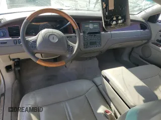 2004 Lincoln Town Car Ultimate L z VIN 1LNHM85W94Y672371, wystawiony jako Copart lot #77752284 z przebiegiem 140 776 mil mil oraz Nie do naprawy • Non repairable. Historia ofert i sprzedaży dostępna na DreamBid. Obrazek 8.