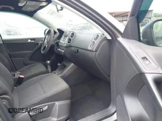 2010 Volkswagen Tiguan with VIN WVGCV7AX9AW515432, listed as a IAAI auction lot 42105962 with 91,405 mi miles and . Bid and sale history available at DreamBid. Image 5.