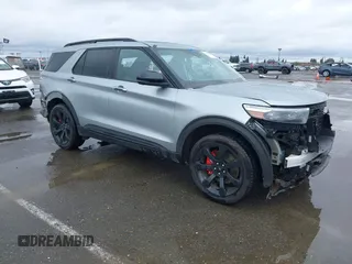 2023 Ford Explorer ST z VIN 1FM5K8GC4PGB71717, wystawiony jako IAAI lot #41778343 z przebiegiem 17 502 mil mil oraz . Historia ofert i sprzedaży dostępna na DreamBid. Obrazek 1.