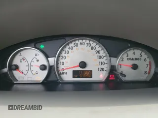 2005 Saturn ION ION 3 z VIN 1G8AL52F95Z121102, wystawiony jako Copart lot #56462705 z przebiegiem 171 859 mil mil oraz Nie do naprawy. Historia ofert i sprzedaży dostępna na DreamBid. Obrazek 9.