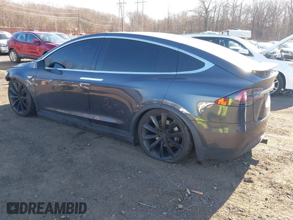 2016 Tesla Model X 70D z VIN 5YJXCAE28GF004461, wystawiony jako IAAI lot #41004214 z przebiegiem 158 962 mil mil oraz . Historia ofert i sprzedaży dostępna na DreamBid. Obrazek 3.