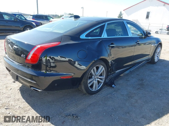2018 Jaguar XJ Portfolio z VIN SAJWJ2GD2J8W13463, wystawiony jako IAAI lot #41897451 z przebiegiem 70 448 mil mil oraz . Historia ofert i sprzedaży dostępna na DreamBid. Obrazek 4.