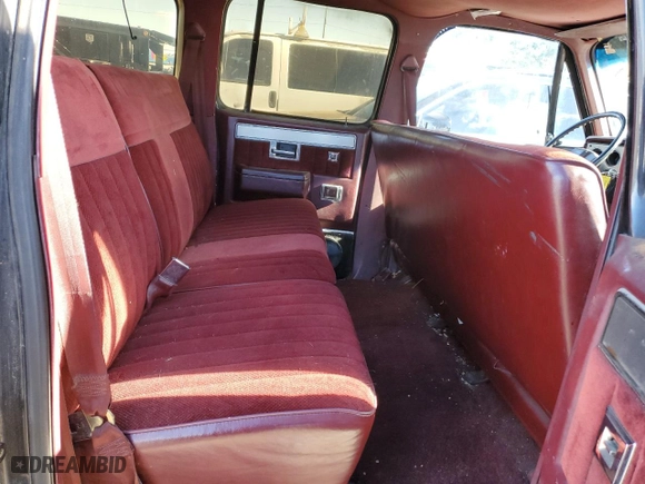 1988 Chevrolet Suburban with VIN 1GNGR26K1JF150407, listed as a Copart auction lot 81728774 with 27,783 mi miles and Non Repairable. Bid and sale history available at carsss.com. Image 11.