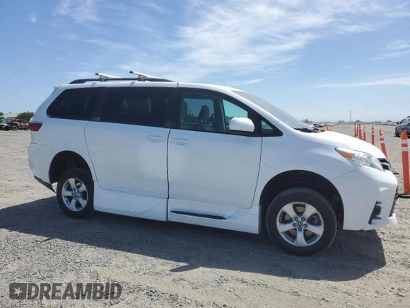 2018 Toyota Sienna LE Auto Access Seat with VIN 5TDKZ3DC0JS944349, listed as a Copart auction lot 58276595 with 72,725 mi miles and Salvage title. Bid and sale history available at DreamBid. Image 4.
