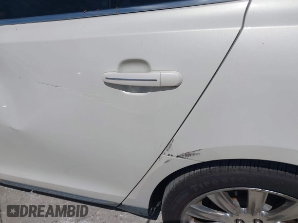 2009 Lincoln MKS z VIN 1LNHM93R39G635008, wystawiony jako IAAI lot #39108905 z przebiegiem 138 132 mil mil oraz . Historia ofert i sprzedaży dostępna na DreamBid. Obrazek 14.