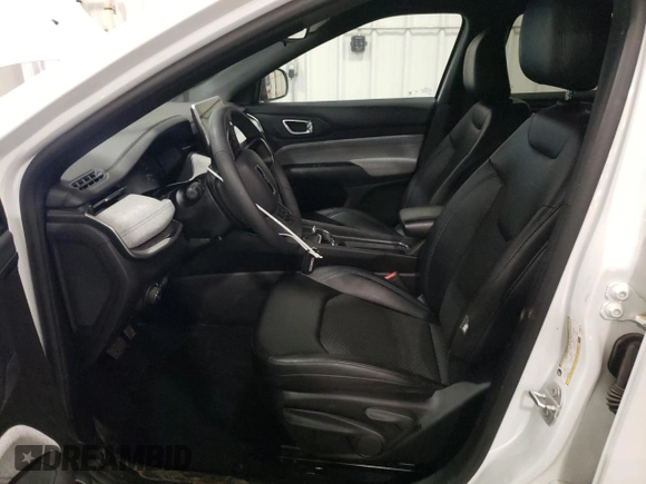 2024 Jeep Compass Latitude z VIN 3C4NJDBN9RT605735, wystawiony jako Copart lot #65954655 z przebiegiem 41 025 mil mil oraz Czysty tytuł • Clean title. Historia ofert i sprzedaży dostępna na DreamBid. Obrazek 7.