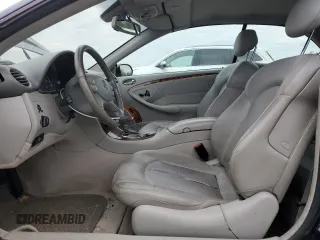 2004 Mercedes-Benz CLK 320 z VIN WDBTK65G44T033117, wystawiony jako Copart lot #84077464 z przebiegiem 92 488 mil mil oraz Tytuł czysty. Historia ofert i sprzedaży dostępna na DreamBid. Obrazek 7.