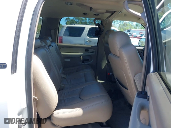 2003 Chevrolet Suburban LS with VIN 3GNEC16Z13G111561, listed as a IAAI auction lot 41768017 with 1 mi miles. Bid and sale history available at carsss.com. Image 8.