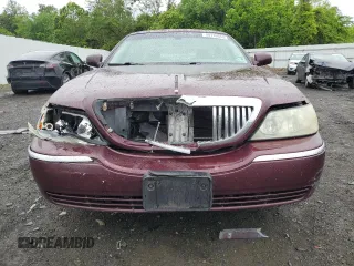 2006 Lincoln Town Car Signature Limited z VIN 1LNHM82V66Y647071, wystawiony jako Copart lot #58176045 z przebiegiem 168 075 mil mil oraz Szkoda całkowita • Salvage title. Historia ofert i sprzedaży dostępna na DreamBid. Obrazek 5.