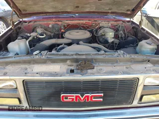 1989 GMC Suburban z VIN 1GKEV16K7KF515717, wystawiony jako IAAI lot #41853503 z przebiegiem 81 034 mil mil oraz . Historia ofert i sprzedaży dostępna na DreamBid. Obrazek 10.