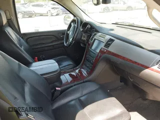 2007 Cadillac Escalade z VIN 1GYFK63827R299936, wystawiony jako IAAI lot #42254274 z przebiegiem 193 798 mil mil oraz . Historia ofert i sprzedaży dostępna na DreamBid. Obrazek 5.
