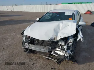 2022 Toyota Camry SE z VIN 4T1T11AK6NU622176, wystawiony jako IAAI lot #41876802 z przebiegiem 56 631 mil mil oraz . Historia ofert i sprzedaży dostępna na DreamBid. Obrazek 6.