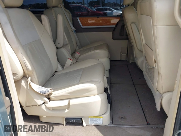 2008 Chrysler Town & Country Limited with VIN 2A8HR64X38R746763, listed as a IAAI auction lot 42117320 with 174,692 mi miles. Bid and sale history available at carsss.com. Image 8.