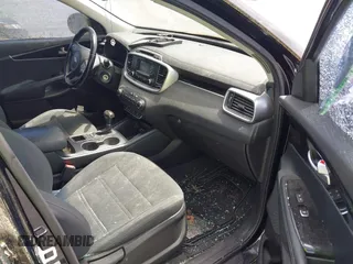 2016 Kia Sorento LX with VIN 5XYPG4A3XGG083872, listed as a IAAI auction lot 42093148 with 98,056 mi miles. Bid and sale history available at carsss.com. Image 5.