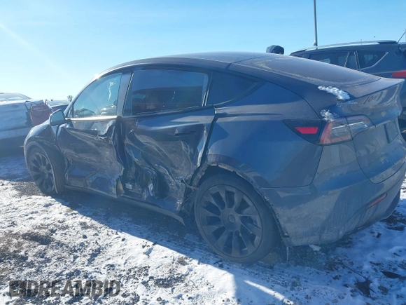 2021 Tesla Model Y Long Range with VIN 5YJYGDEE0MF228744, listed as a IAAI auction lot 41410731 with 32,371 mi miles. Bid and sale history available at carsss.com. Image 3.