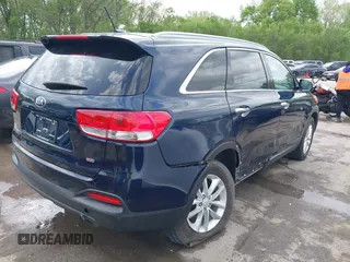 2017 Kia Sorento LX z VIN 5XYPG4A3XHG287217, wystawiony jako IAAI lot #42067077 z przebiegiem 112 324 mil mil oraz . Historia ofert i sprzedaży dostępna na DreamBid. Obrazek 4.
