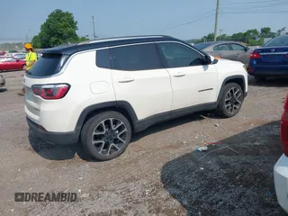 2018 Jeep Compass Limited z VIN 3C4NJCCB6JT308974, wystawiony jako IAAI lot #42468367 z przebiegiem 137 289 mil mil oraz . Historia ofert i sprzedaży dostępna na DreamBid. Obrazek 4.
