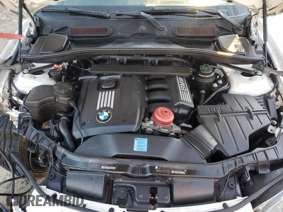 2011 BMW 1 Series 128i z VIN WBAUP9C56BVL90128, wystawiony jako Copart lot #86883994 z przebiegiem 149 463 mil mil oraz Szkoda całkowita • Salvage title. Historia ofert i sprzedaży dostępna na DreamBid. Obrazek 11.