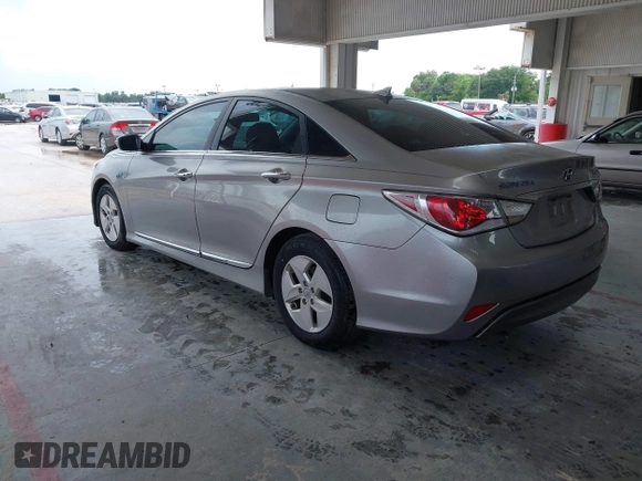 2012 Hyundai Sonata Hybrid z VIN KMHEC4A47CA060132, wystawiony jako IAAI lot #42391529 z przebiegiem 111 293 mil mil oraz . Historia ofert i sprzedaży dostępna na DreamBid. Obrazek 3.