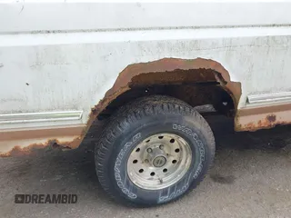 1995 Ford F-150 z VIN 1FTEX14H6SKC19656, wystawiony jako IAAI lot #42289301 z przebiegiem Nie podano mil oraz . Historia ofert i sprzedaży dostępna na DreamBid. Obrazek 13.