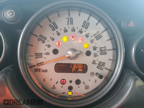 2006 MINI Hardtop with VIN WMWRC33526TK15620, listed as a Copart auction lot 54130715 with 116,981 mi miles and Salvage title. Bid and sale history available at DreamBid. Image 9.