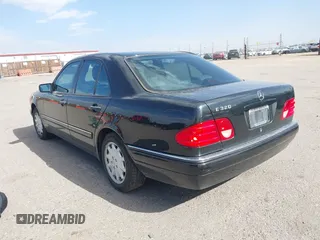 1998 Mercedes-Benz E-Class with VIN WDBJF65F0WA476690, listed as a IAAI auction lot 40646024 with 199,593 mi miles. Bid and sale history available at carsss.com. Image 3.
