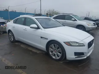 2016 Jaguar XF 35t Premium with VIN SAJBD4BV8GCY18423, listed as a IAAI auction lot 41712643 with 92,393 mi miles. Bid and sale history available at carsss.com. Image 1.