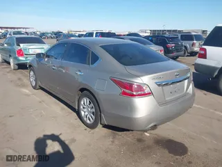 2015 Nissan Altima 2.5 with VIN 1N4AL3AP8FN914443, listed as a IAAI auction lot 41129502 with 139,221 mi miles. Bid and sale history available at carsss.com. Image 3.