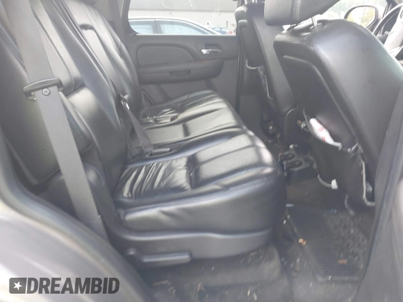 2007 GMC Yukon SLT with VIN 1GKFK13077J337862, listed as a IAAI auction lot 39675655 with 200,800 mi miles. Bid and sale history available at carsss.com. Image 8.