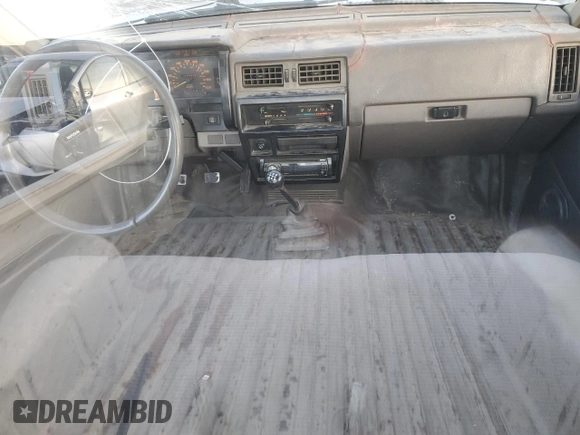 1986 Nissan Hardbody E z VIN JN6ND11S1GW037479, wystawiony jako Copart lot #81775934 z przebiegiem 389 841 mil mil oraz Szkoda całkowita • Salvage title. Historia ofert i sprzedaży dostępna na DreamBid. Obrazek 8.