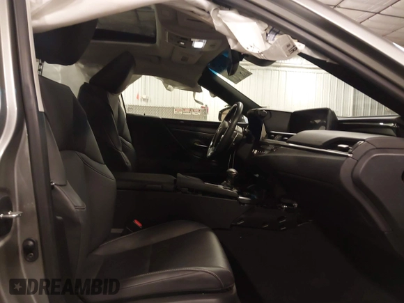 2021 Lexus ES 250 z VIN 58AD11D11MU007968, wystawiony jako IAAI lot #41968246 z przebiegiem 11 522 mil mil oraz . Historia ofert i sprzedaży dostępna na DreamBid. Obrazek 5.