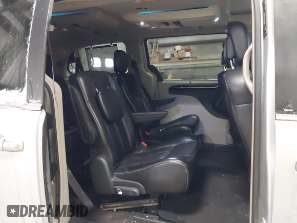 2011 Chrysler Town & Country Limited with VIN 2A4RR6DG3BR698226, listed as a IAAI auction lot 41598412 with 184,998 mi miles. Bid and sale history available at carsss.com. Image 8.