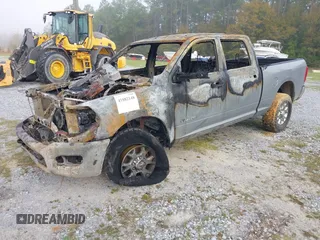 2023 Ram 2500 Laramie z VIN 3C6UR5FL7PG513099, wystawiony jako IAAI lot #41882148 z przebiegiem Nie podano mil oraz . Historia ofert i sprzedaży dostępna na DreamBid. Obrazek 2.
