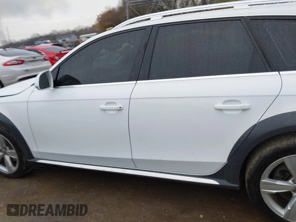 2013 Audi allroad Premium Plus with VIN WA1UFAFL8DA139987, listed as a IAAI auction lot 40978375 with 92,862 mi miles. Bid and sale history available at carsss.com. Image 14.