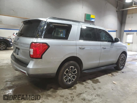 2024 Ford Expedition XLT with VIN 1FMJU1H84REA73103, listed as a Copart auction lot 43413295 with 13,459 mi miles and Salvage Title. Bid and sale history available at carsss.com. Image 3.