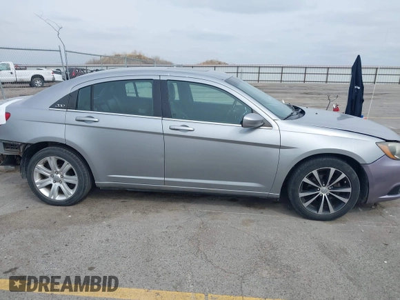 2014 Chrysler 200 Limited with VIN 1C3CCBCG6EN136043, listed as a IAAI auction lot 41974434 with 169,184 mi miles. Bid and sale history available at carsss.com. Image 14.
