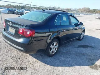2008 Volkswagen Jetta Sedan SE with VIN 3VWRM71KX8M182235, listed as a IAAI auction lot 41519055 with 182,404 mi miles. Bid and sale history available at carsss.com. Image 4.