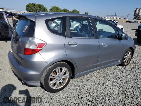 2009 Honda Fit Sport z VIN JHMGE88639S006463, wystawiony jako Copart lot #58559205 z przebiegiem 212 609 mil mil oraz Czysty tytuł • Clean title. Historia ofert i sprzedaży dostępna na DreamBid. Obrazek 3.