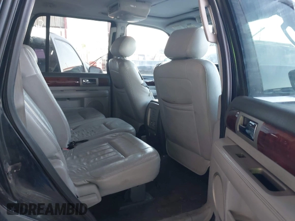 2006 Lincoln Navigator Luxury z VIN 5LMFU27536LJ25263, wystawiony jako IAAI lot #41896990 z przebiegiem 278 954 mil mil oraz . Historia ofert i sprzedaży dostępna na DreamBid. Obrazek 8.