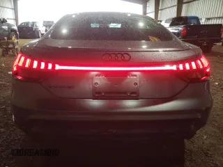 2023 Audi e-tron GT Premium Plus z VIN WAUCJBFW4P7000809, wystawiony jako Copart lot #41245544 z przebiegiem 8839 mil mil oraz . Historia ofert i sprzedaży dostępna na DreamBid. Obrazek 6.