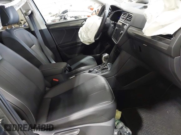 2024 Volkswagen Tiguan SE z VIN 3VVMB7AX5RM057189, wystawiony jako IAAI lot #42435936 z przebiegiem 11 189 mil mil oraz . Historia ofert i sprzedaży dostępna na DreamBid. Obrazek 5.