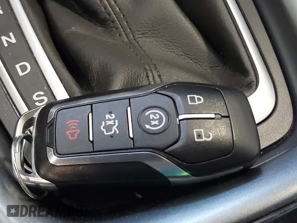 2016 Ford Fusion Titanium z VIN 3FA6P0D93GR116355, wystawiony jako IAAI lot #42158991 z przebiegiem 59 602 mil mil oraz . Historia ofert i sprzedaży dostępna na DreamBid. Obrazek 11.