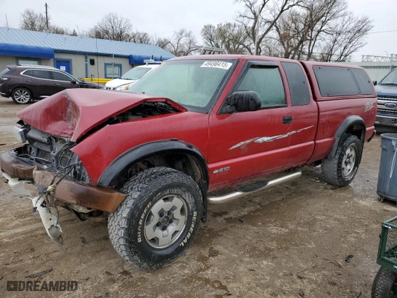 2002 Chevrolet S-10 LS with VIN 1GCCT19W828236708, listed as a Copart auction lot 49498415 with 243,633 mi miles and Salvage Title. Bid and sale history available at carsss.com. Image 1.