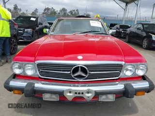 1988 Mercedes-Benz 560 with VIN WDBBA48D4JA090929, listed as a IAAI auction lot 42127701 with 186,443 mi miles. Bid and sale history available at carsss.com. Image 12.