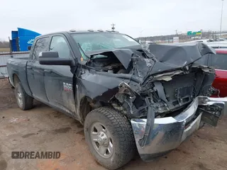 2018 Ram 2500 Tradesman z VIN 3C6UR5CJ4JG388881, wystawiony jako IAAI lot #41695509 z przebiegiem 108 259 mil mil oraz . Historia ofert i sprzedaży dostępna na DreamBid. Obrazek 1.