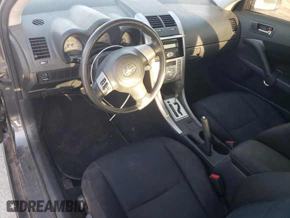 2006 Scion tC z VIN JTKDE177760134694, wystawiony jako Copart lot #43653465 z przebiegiem 245 961 mil mil oraz Szkoda całkowita • Salvage title. Historia ofert i sprzedaży dostępna na DreamBid. Obrazek 8.