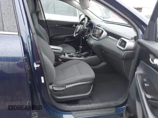 2016 Kia Sorento LX with VIN 5XYPG4A5XGG002693, listed as a IAAI auction lot 42138254 with 157,430 mi miles. Bid and sale history available at carsss.com. Image 5.