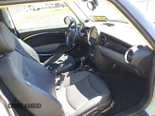 2011 MINI Hardtop with VIN WMWSU3C50BT098662, listed as a IAAI auction lot 41820600 with 109,061 mi miles and . Bid and sale history available at DreamBid. Image 5.